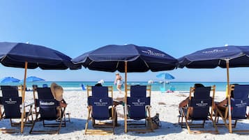 Privatstrand in der Nähe, weißer Sandstrand