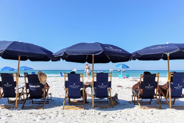 Playa privada en los alrededores y playa de arena blanca