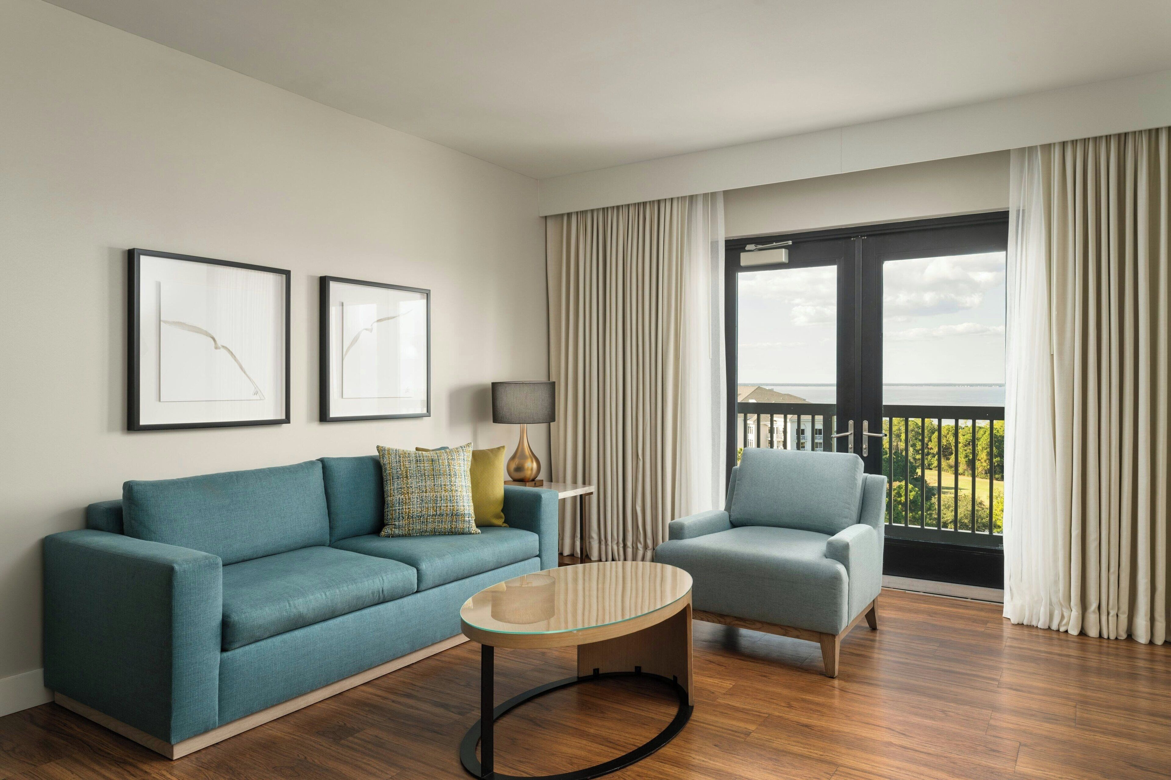 Suite ejecutiva, 1 cama King size, vista al resort | Sala de estar | Televisión de pantalla plana, iPad, Netflix y Hulu 