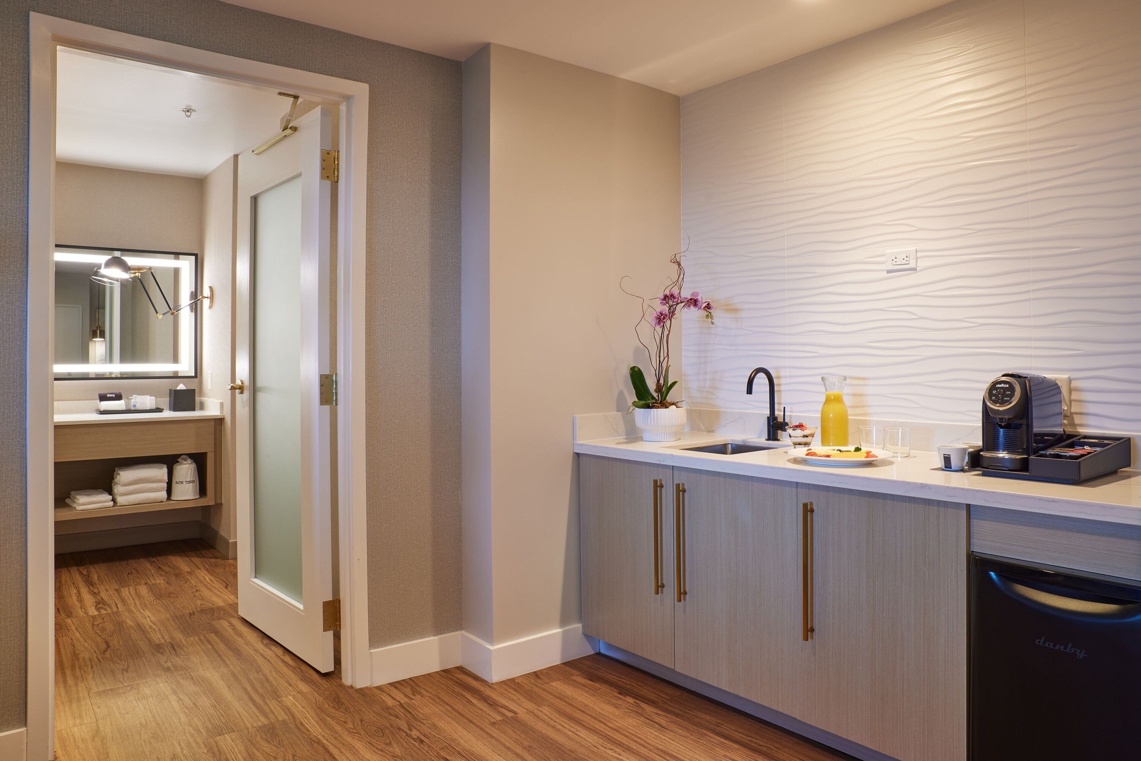 1 bedroom, premium bedding, pillow-top beds, in-room safe