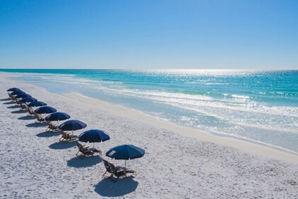 Privatstrand in der Nähe, weißer Sandstrand