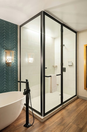 Designer toiletries, hair dryer, bathrobes, slippers - Hotel Effie Sandestin, Autograph Collection (Miramar Beach)