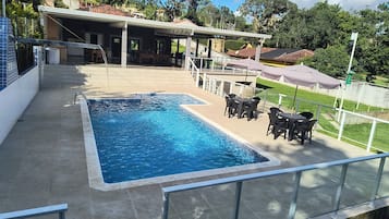 Piscine extérieure, piscine chauffée