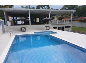 Outdoor pool, a heated pool - Beautiful farm with swimming pool, a small island. Near the Rio Jaguari Waterfall. (Extrema)