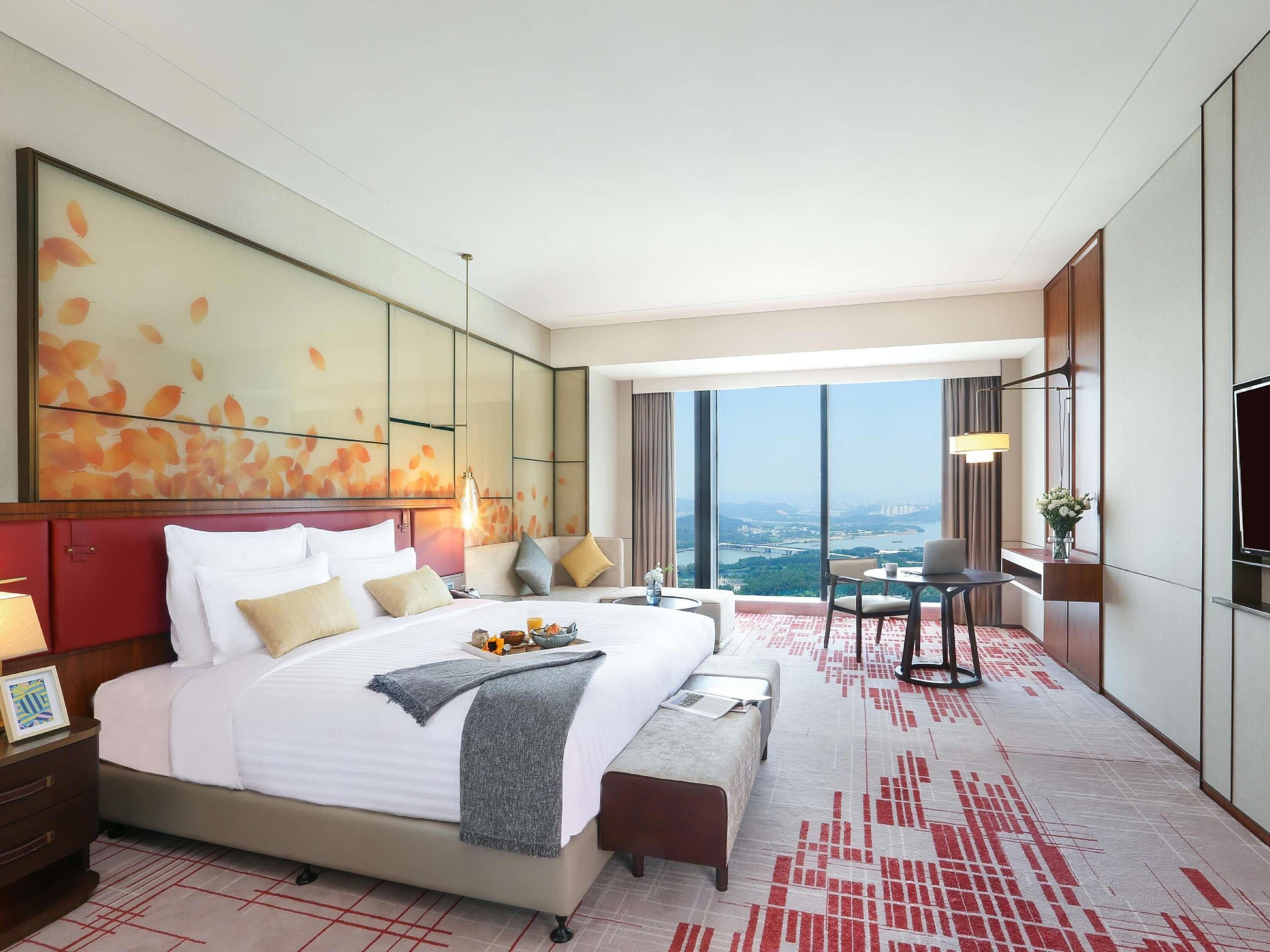 deluxe room, 1 king bed, club lounge access, river view (premium) | 1 bedroom, premium bedding, down duvets, minibar