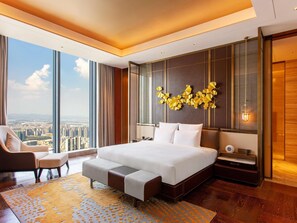 Premium bedding, down duvets, minibar, in-room safe - Pullman Huizhou Kaisa (Huizhou)