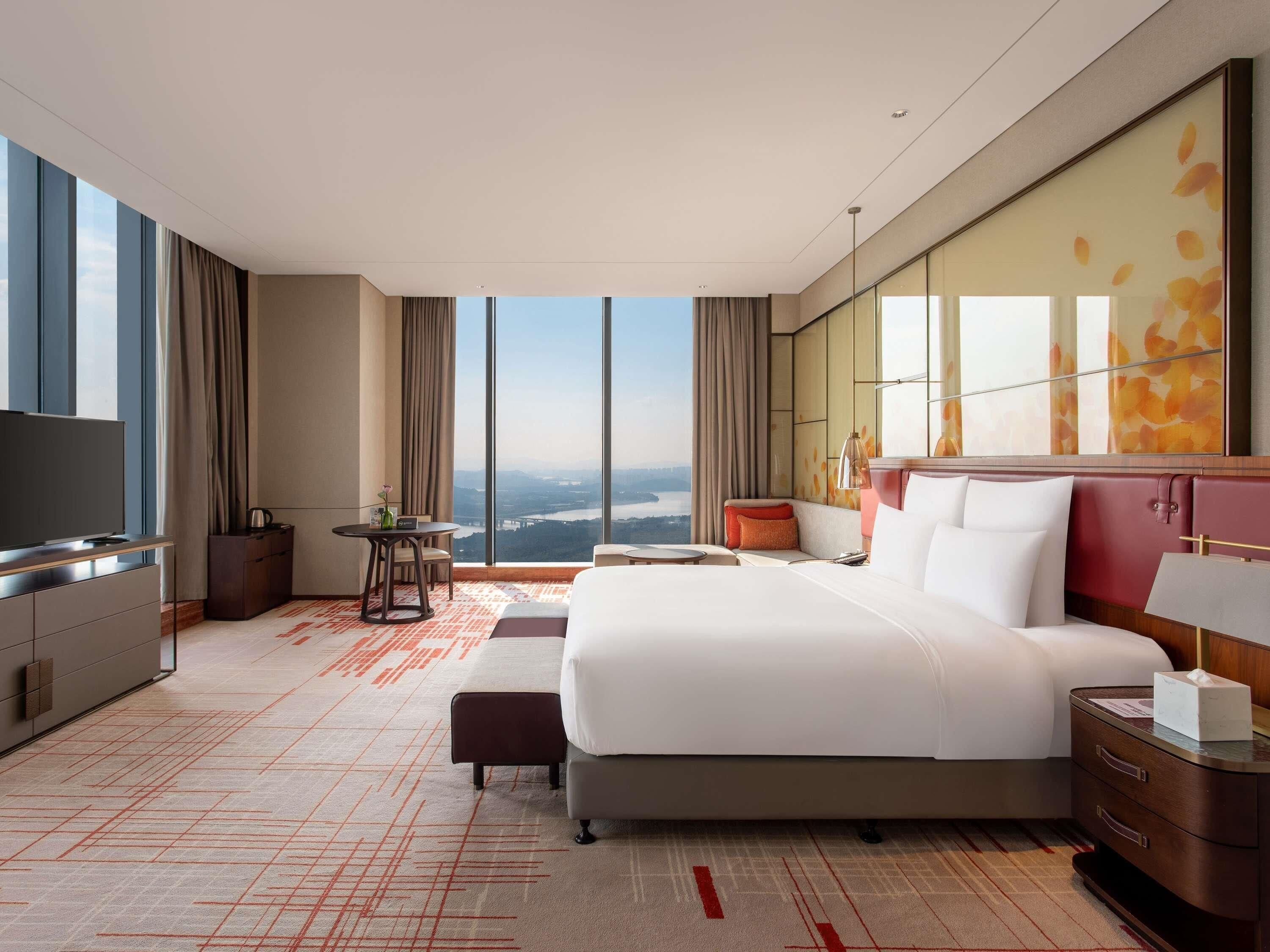 Deluxe Room, 1 King Bed, Club Lounge Access, River View (Executive) | Premium bedding, down comforters, minibar, in-room safe