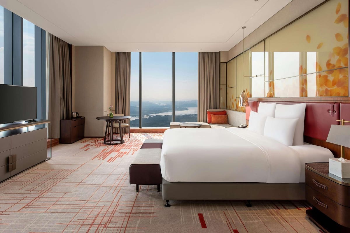 Deluxe Room, 1 King Bed, Club Lounge Access, River View (Executive) | 1 bedroom, premium bedding, down comforters, minibar