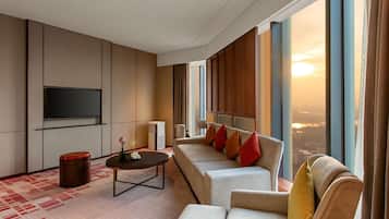 Phòng Suite Superior, 1 giường cỡ king, quyền sử dụng Club Lounge | Bộ đồ giường cao cấp, chăn bông, minibar, két bảo mật tại phòng