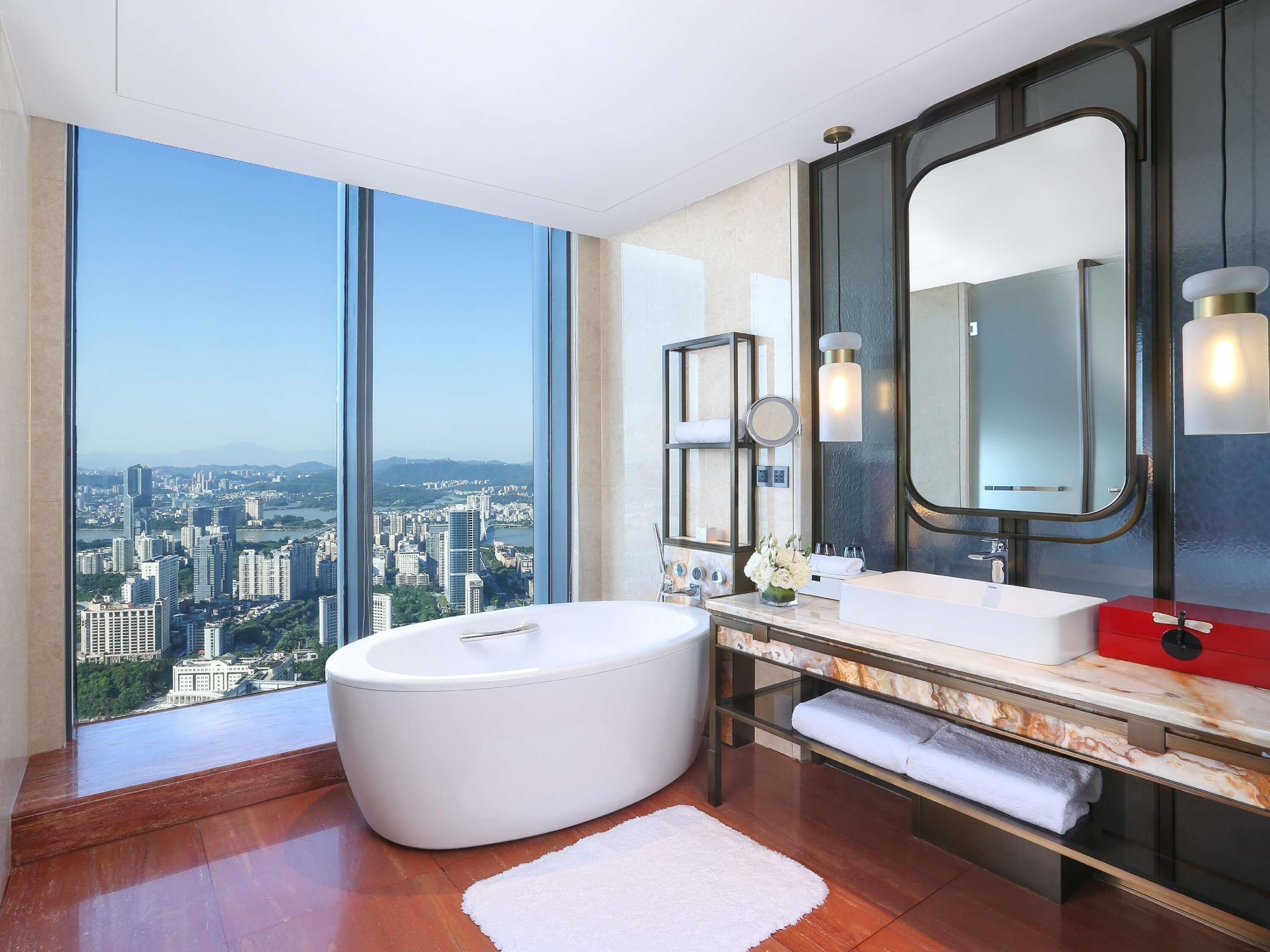 ห้องซูพีเรีย, เตียงคิงไซส์ 1 เตียง, วิวแม่น้ำ | เครื่อ งนอนระดับพรีเมียม, ผ้านวมขนเป็ด, มินิบาร์, ตู้นิรภัยในห้องพัก