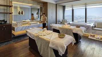 Couples treatment rooms, body treatments, hydrotherapy