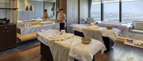 Couples treatment rooms, body treatments, hydrotherapy