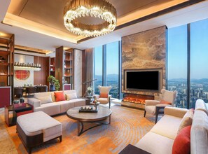 Phòng Suite Presidential, 1 giường cỡ king, phù hợp cho người khuyết tật (High Floor) | Bộ đồ giường cao cấp, chăn bông, minibar, két bảo mật tại phòng