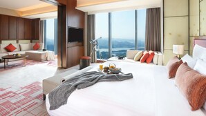 Deluxe Suite, 1 King Bed, Club Lounge Access, River View (High Floor) | Premium bedding, down comforters, minibar, in-room safe