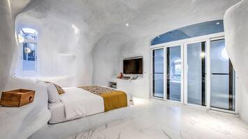 Signature Double Room | Individually furnished, desk, blackout drapes, soundproofing