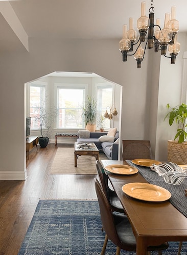 Family-friendly, stylish Chicago Apartment in Logan Square