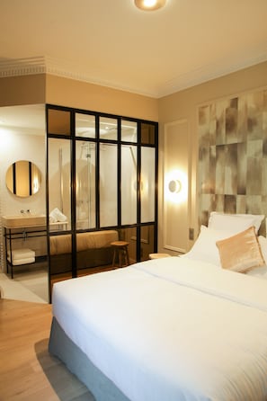 Habitación doble superior | Ropa de cama de alta calidad y decoración individual