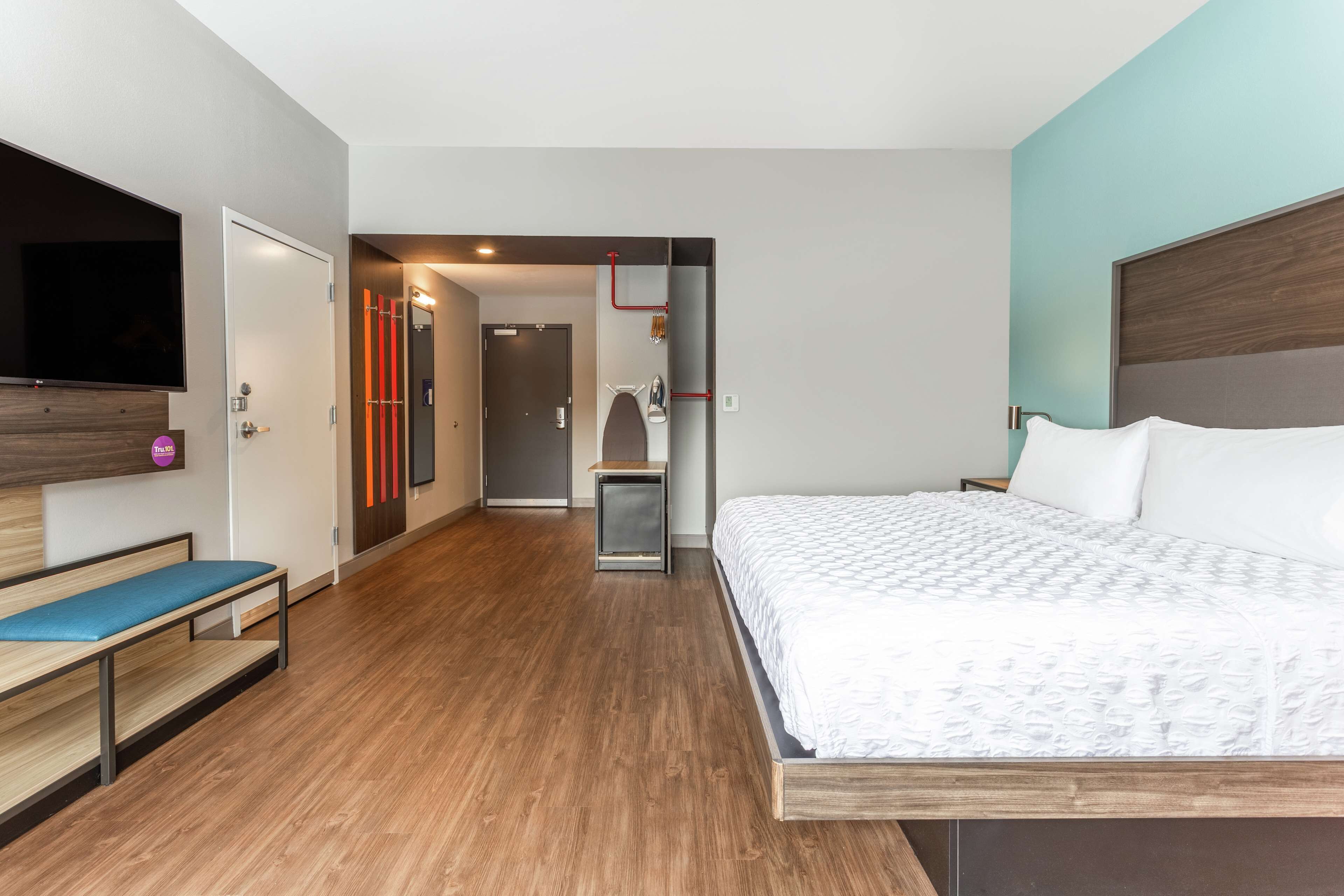 desk, iron/ironing board, free wifi, bed sheets