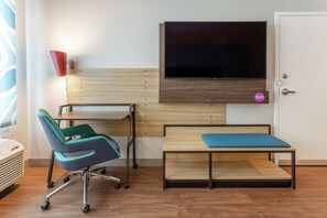 Skrivebord, strykejern/-brett, wi-fi (inkludert) og sengetøy