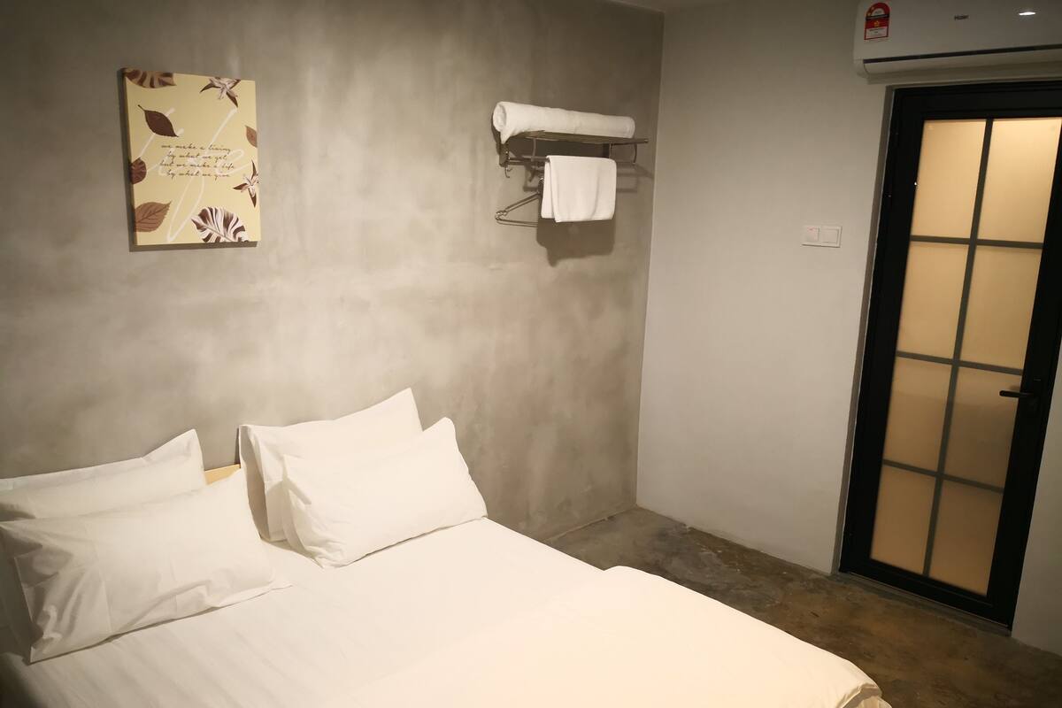 Standard Room, No Windows | Desk, iron/ironing board, rollaway beds, free WiFi