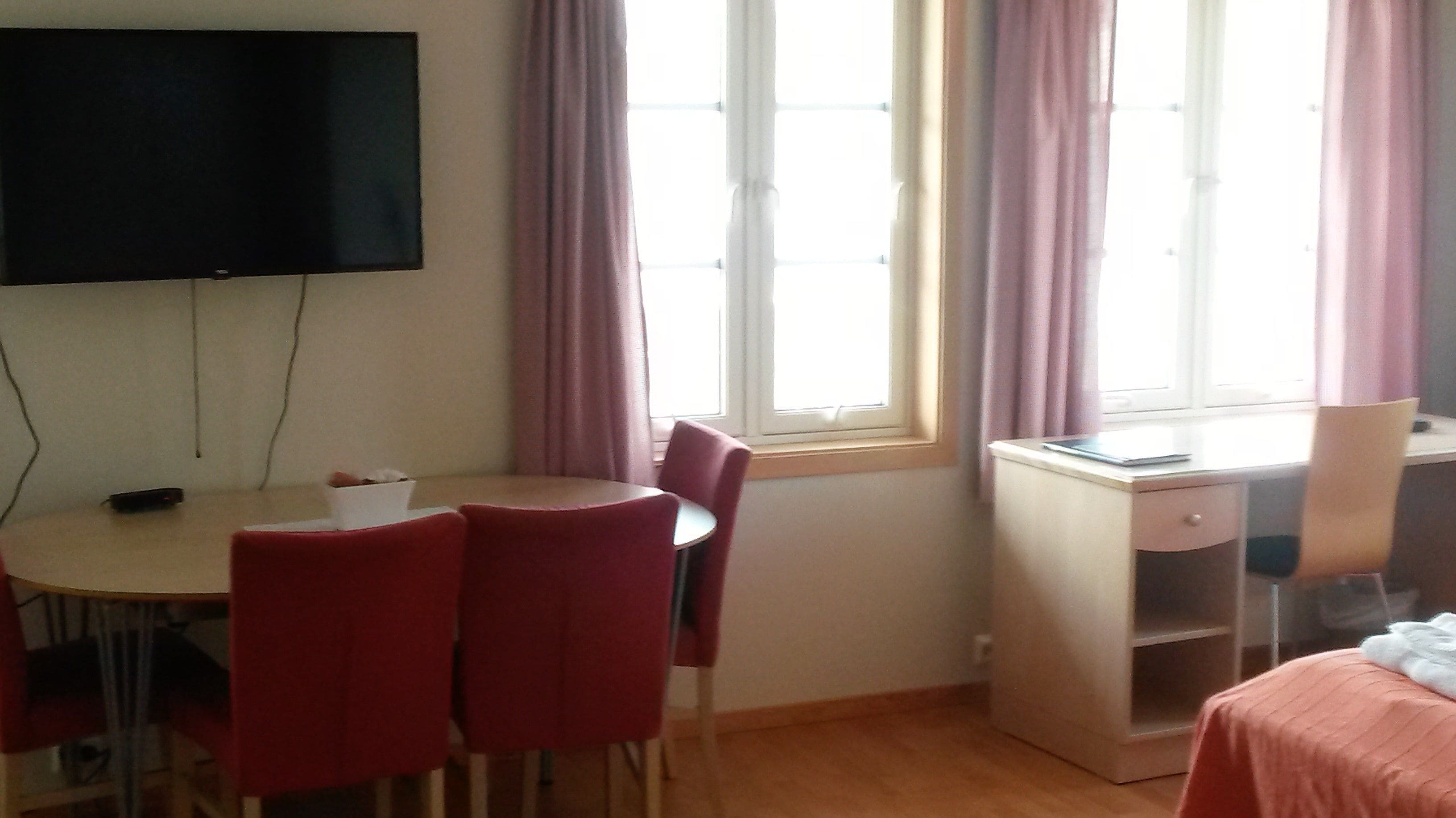 free wifi, bed sheets