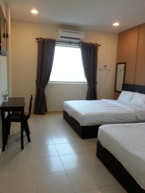 Desk, iron/ironing board, rollaway beds, free WiFi - Hotel Alor Villa (Alor Gajah)