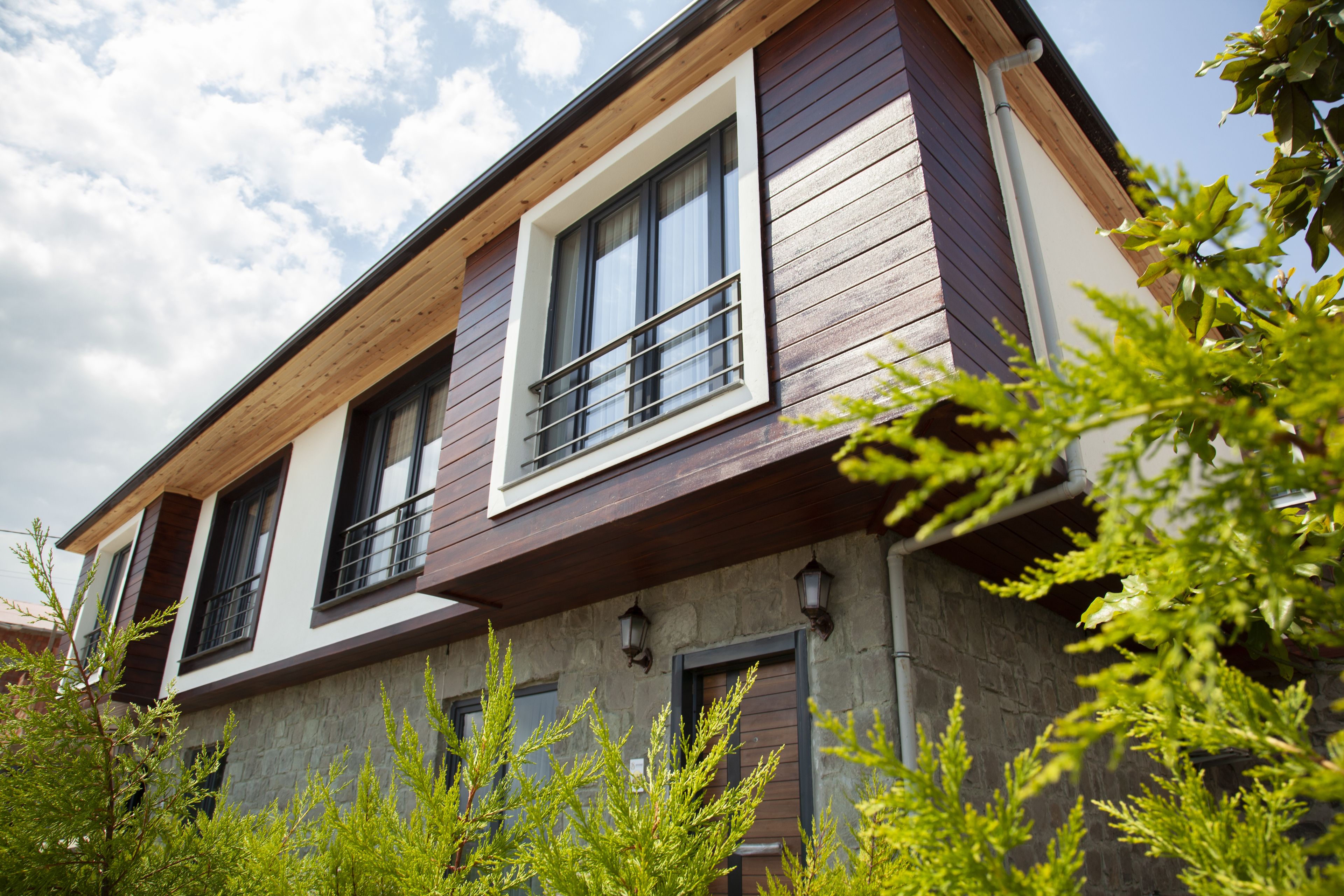 Vista frontal de la propiedad