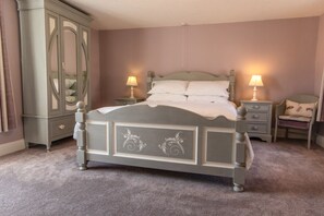 3 chambres, fer et planche à repasser, Wi-Fi, draps fournis