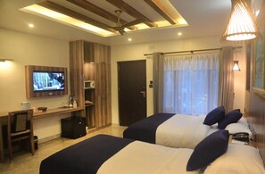 Deluxe Double Room - KC'S HOME (Sauraha)