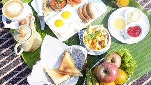 بوفيه فطور مجانًا يوميًا