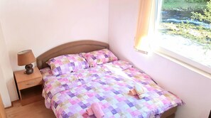 3 bedrooms, WiFi - Household at the end of the world (Šipovo)