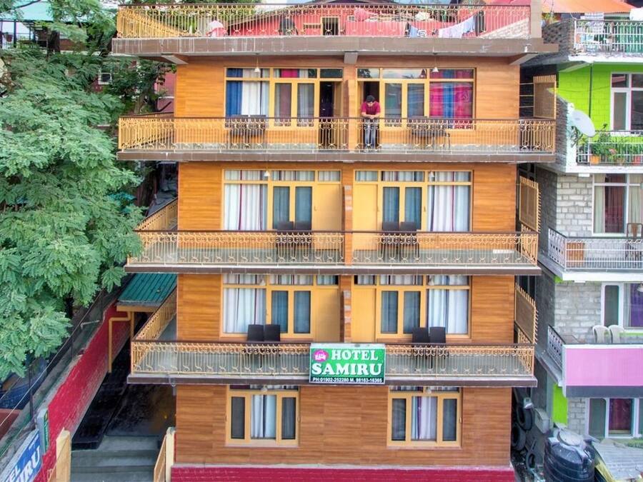 Vista frontal de la propiedad