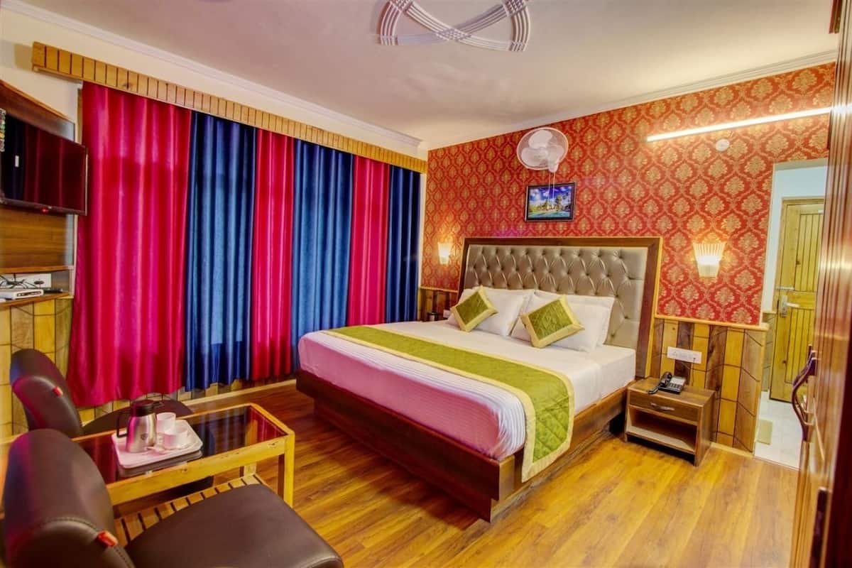 Deluxe Tek Büyük Yataklı Oda, 1 Çift Kişilik Yatak | Ayrı ayrı dekore edilmiş, ayrı ayrı döşenmiş, beşik/çocuk yatağı