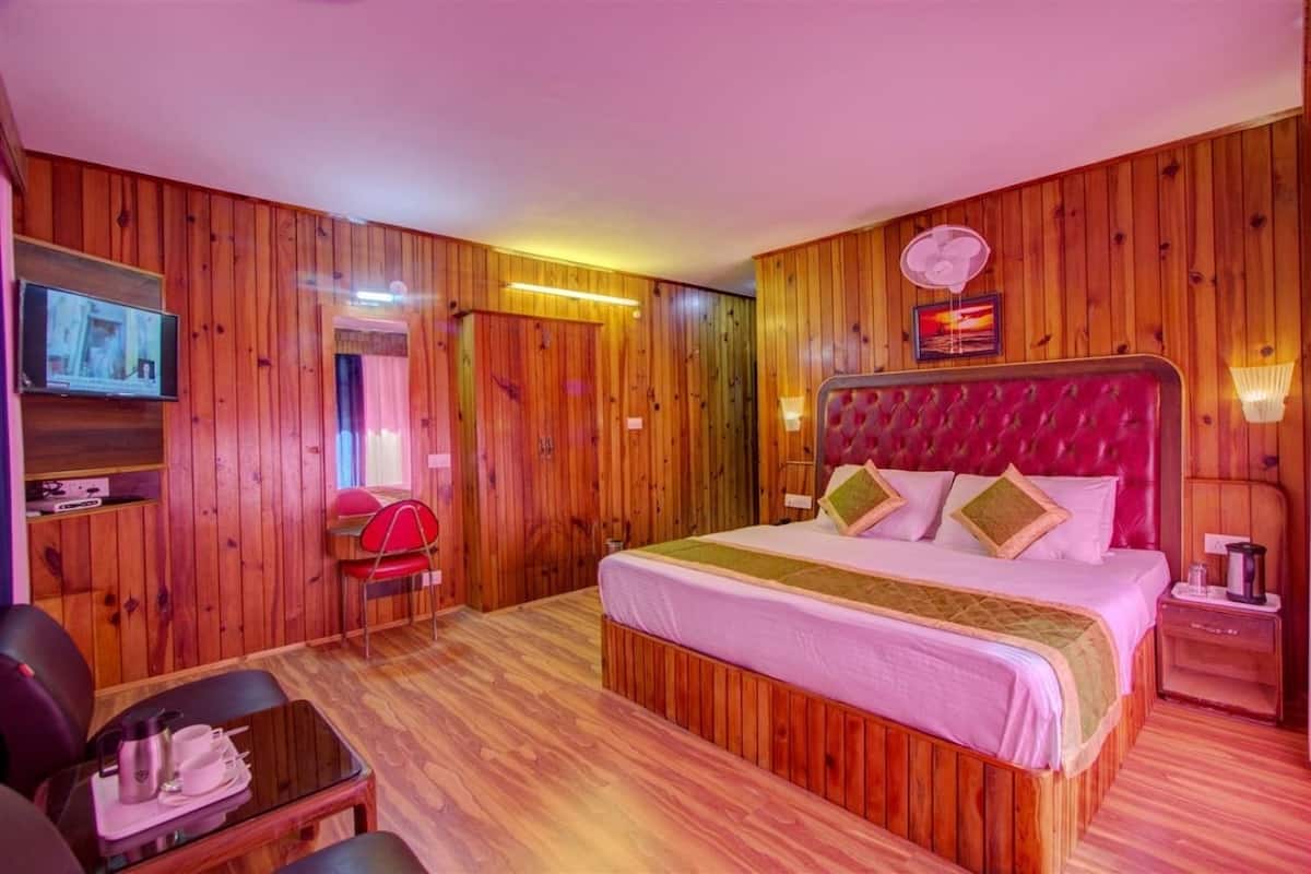 Habitación Deluxe doble, 1 cama doble | Cunas (de pago), camas supletorias, wifi gratis y decoración individual