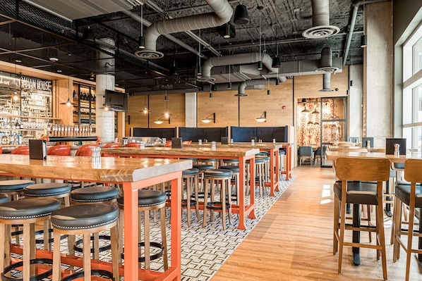 Restaurant - Canvas Moncton, Tapestry Collection by Hilton (Moncton)