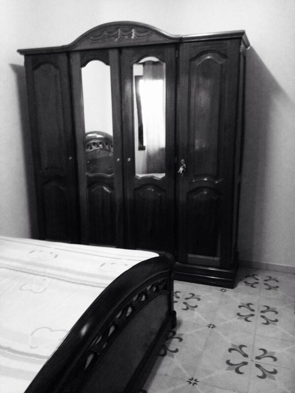 3 bedrooms, iron/ironing board, bed sheets
