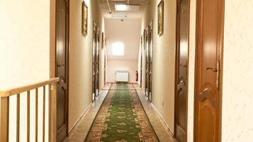 المنشأة من الداخل