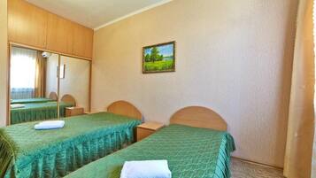 1 غرفة نوم ومكتب وتجهيزات عازلة للصوت ومكواة/لوح كي