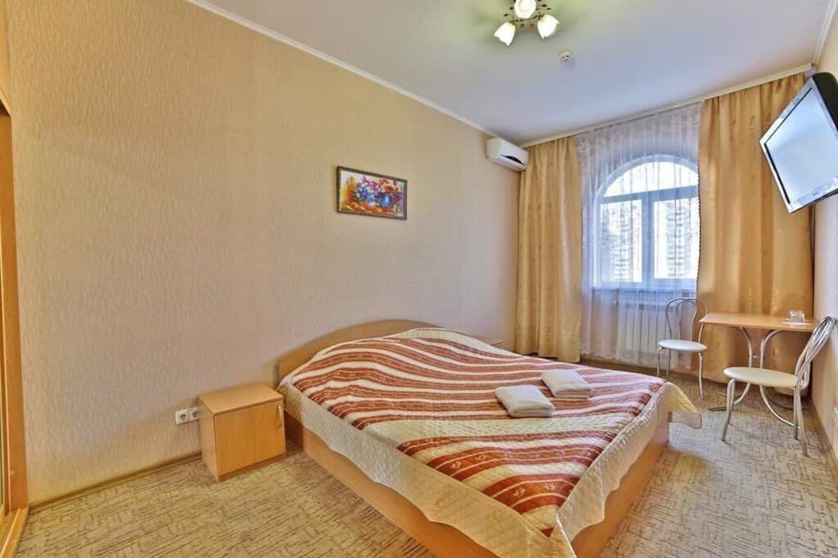 Chambre Double Confort | 1 chambre, bureau, chambres insonorisées, fer et planche à repasser