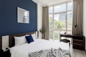 Suite, 3 Schlafzimmer, Balkon | Blick auf die Straße