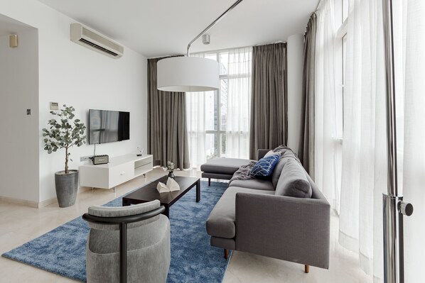 Suite, 3 Schlafzimmer | Wohnzimmer | 50-Zoll-Flachbildfernseher mit Kabelempfang, Fernseher