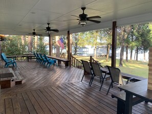 Outdoor dining - LAKEFRONT Paradise with Boat Dock Sleeps 16+ (Quitman)