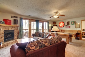 TV, fireplace, video games, DVD player