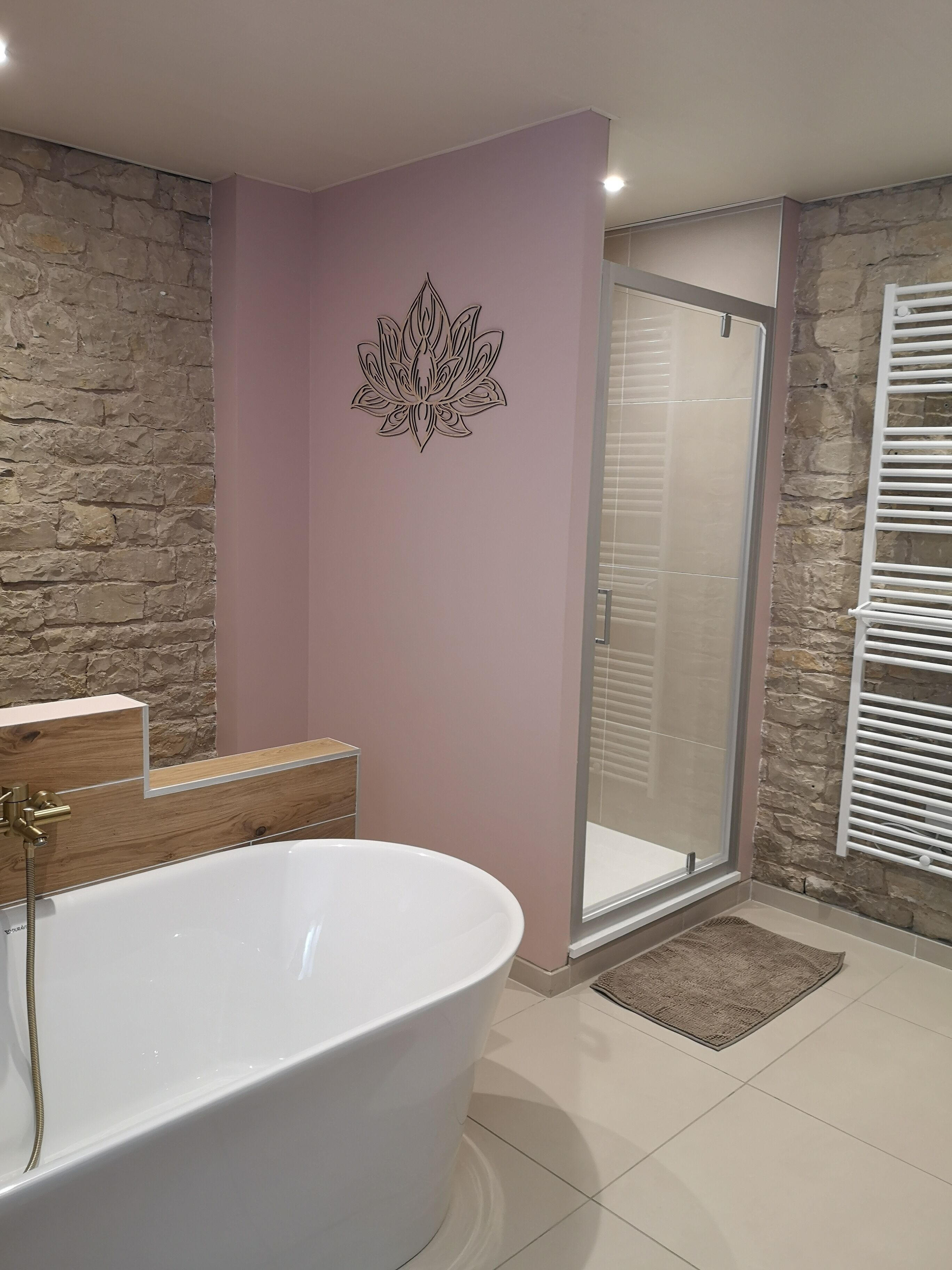 Combined shower/tub, hair dryer, towels, soap