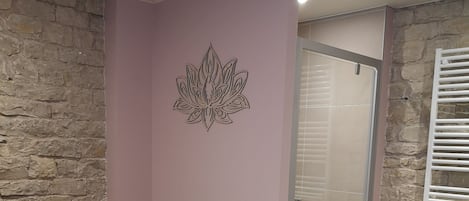 花灑/浴缸組合、風筒、提供毛巾、番梘
