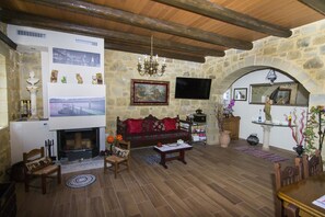 Traditional Villa, 2 Bedrooms | Living area