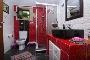 Villa Tradizionale, 2 camere da letto | Bagno | Doccia, soffione a pioggia, asciugacapelli, asciugamani