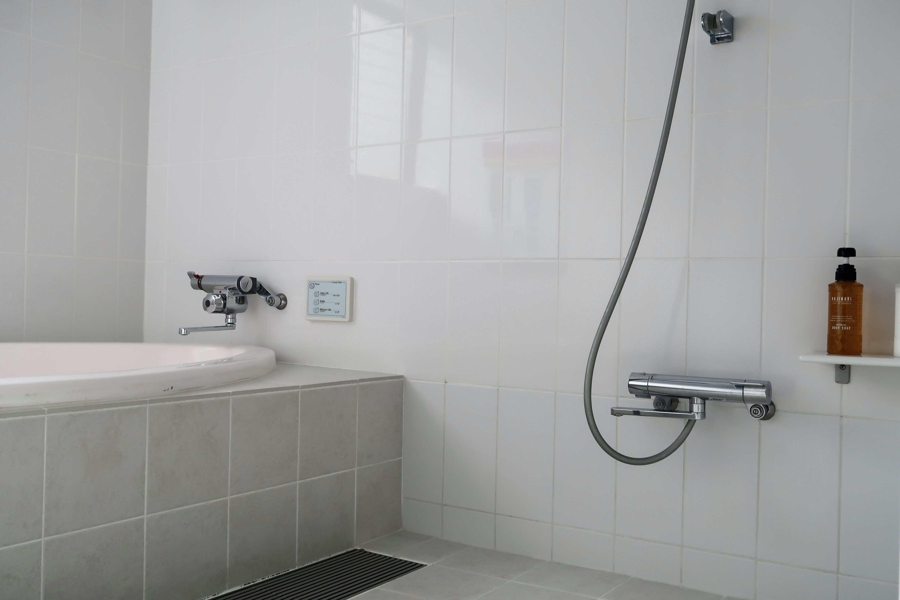 deluxe double room, 1 queen bed, non smoking, jetted tub | bathroom | separate bathtub and shower, jetted bath, free toiletries, hair dryer