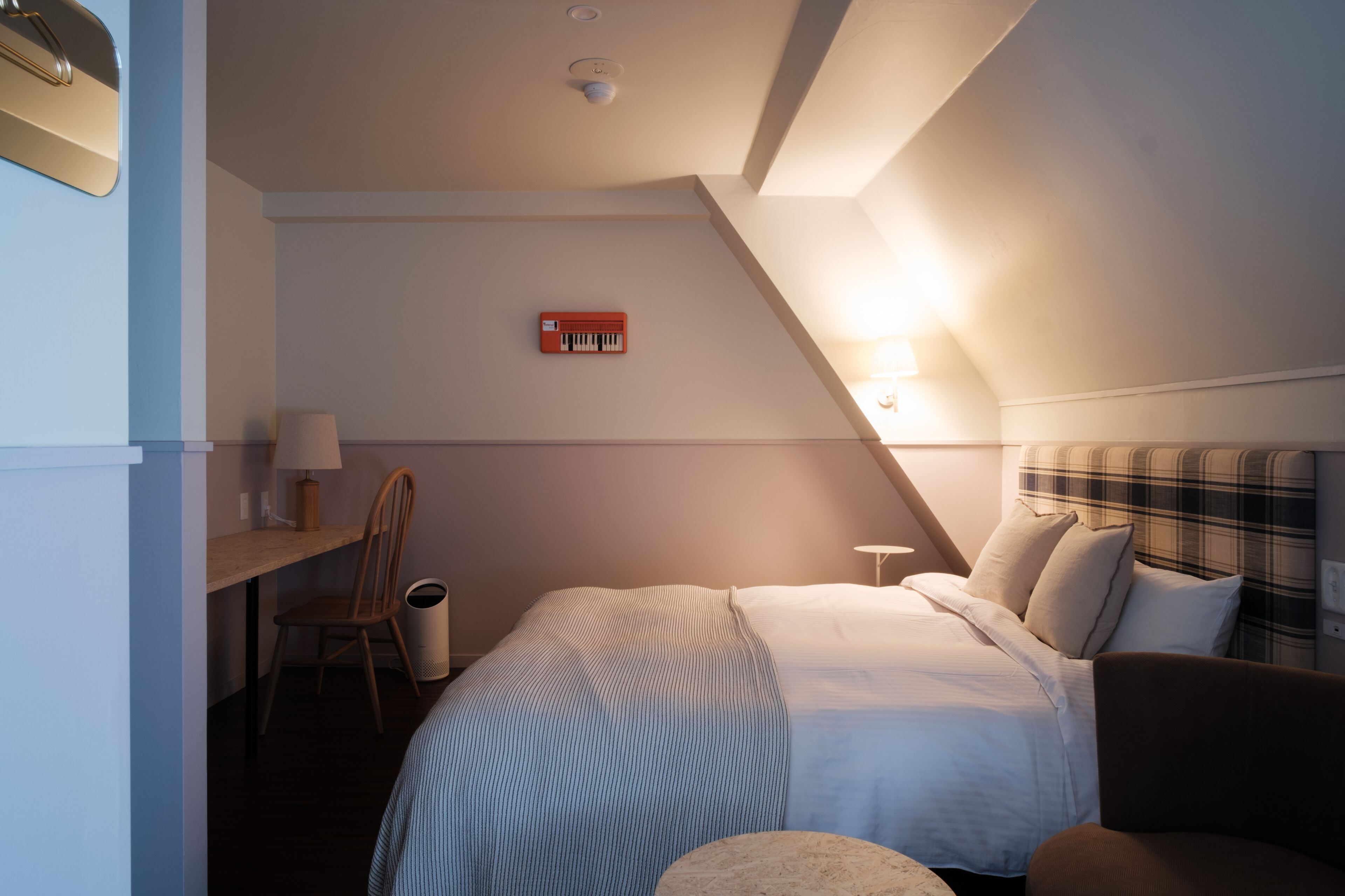 deluxe double room, 1 queen bed, non smoking, jetted tub | individually decorated, individually furnished, free wifi, bed sheets