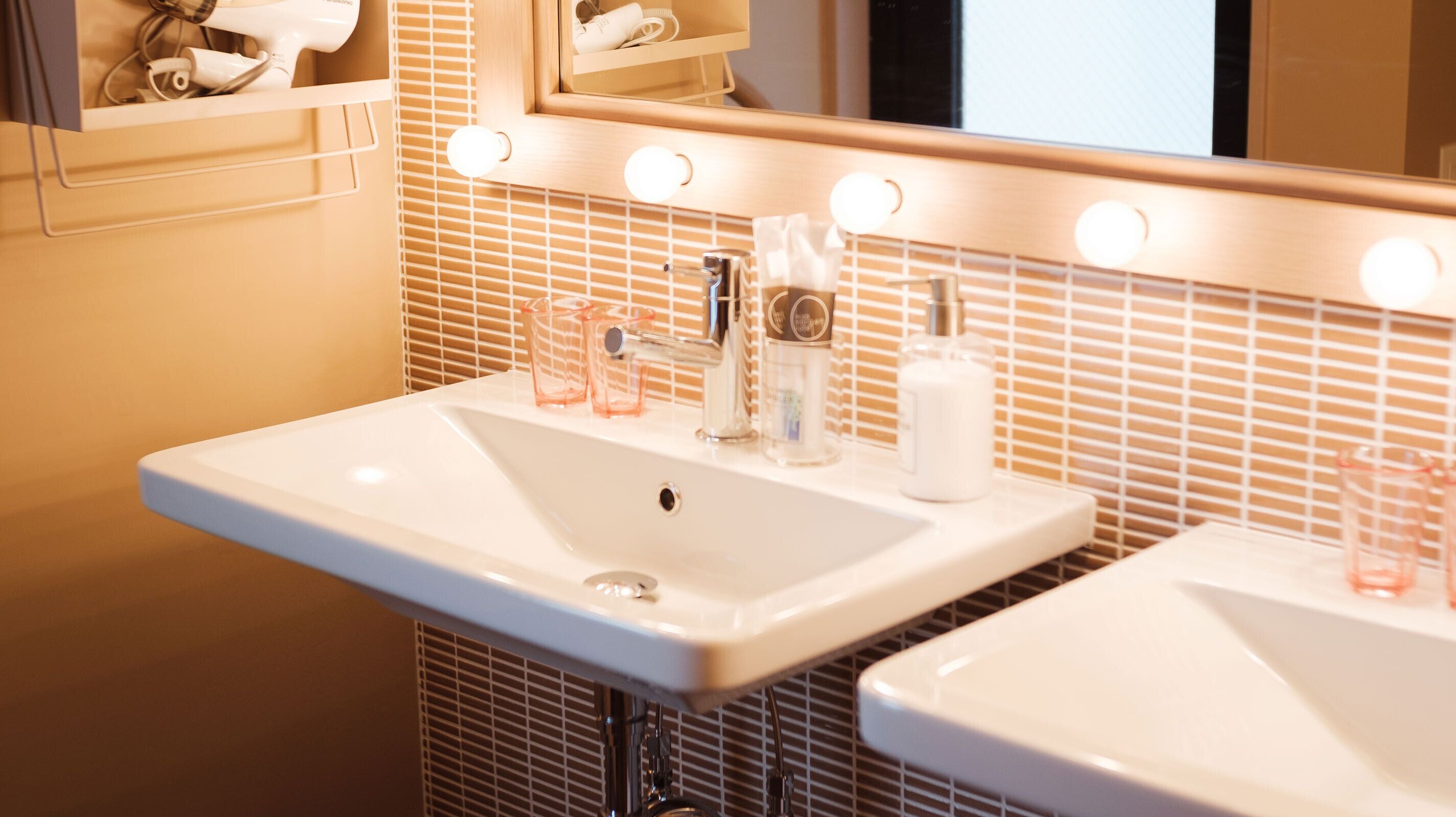 superior twin room, multiple beds, non smoking, jetted tub | bathroom | separate bathtub and shower, jetted bath, free toiletries, hair dryer